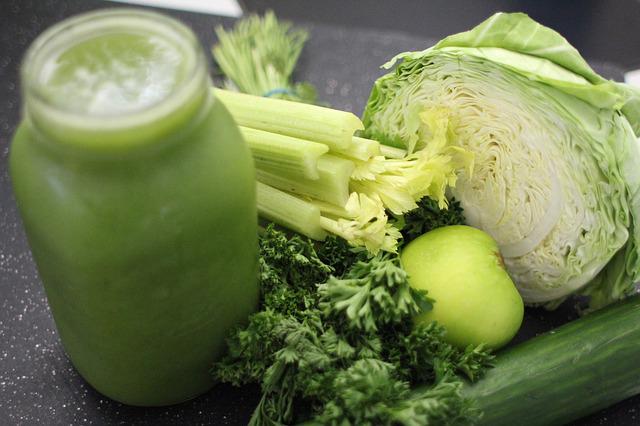 用芹菜榨汁减肥，芹菜和什么榨汁可以减肥